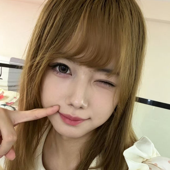 叶璃头像